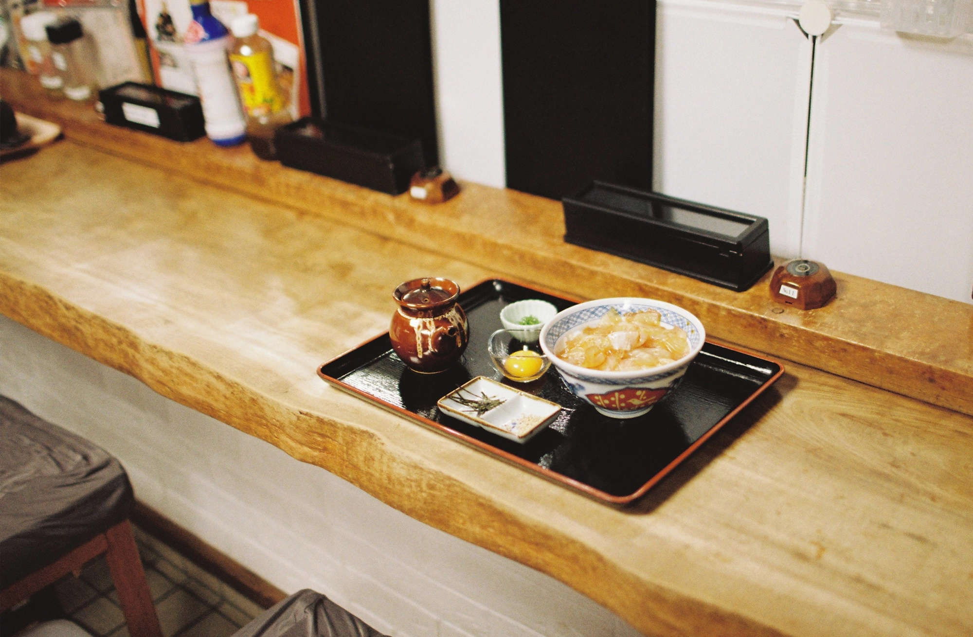 ヘイさんとひらめの漬け丼